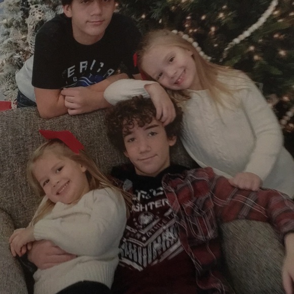 Meet your Posher, Debbie - Picture 2 of 4